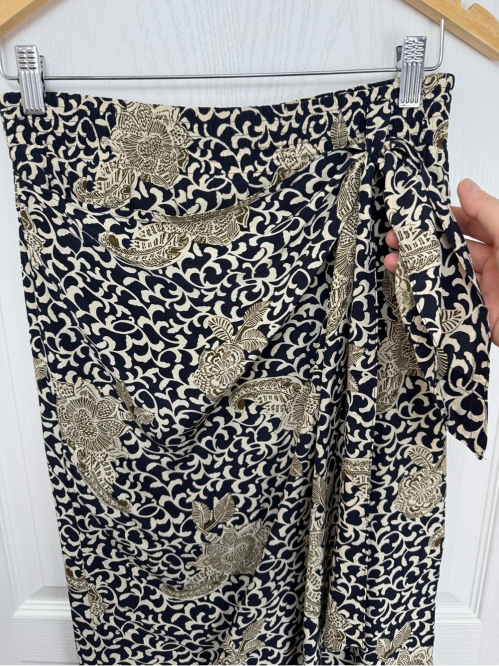 Vintage Escada Silk Floral Faux Wrap Skirt Size 38 = US 6 Small Medium 90s - Picture 6 of 11